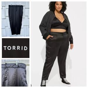 Torrid Black Satin Relaxed Taper Cargo Pants 18W‎